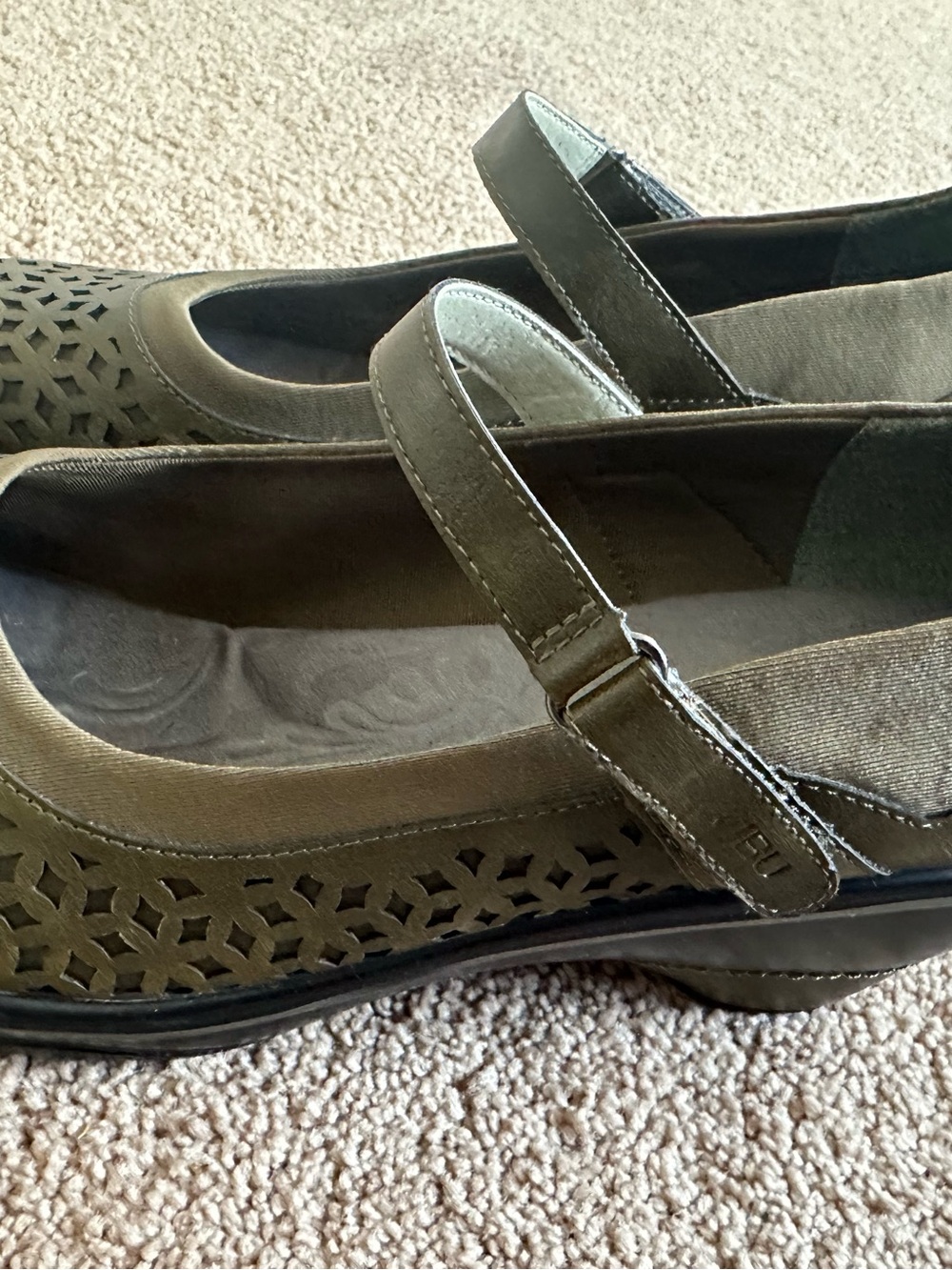 JBU by Jambu Alicante Mary Jane Wedge Shoes Olive Perforated Comfort Size 9.5 - Picture 4 of 6